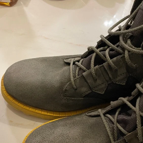 Sorel Men's Boots Gray with Yellow Soles 9.5 - Picture 5 of 10